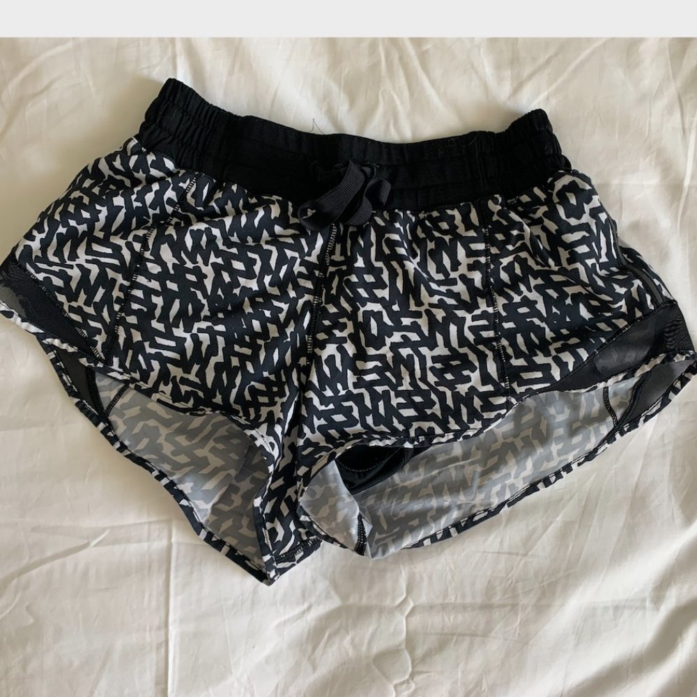 Vintage Lululemon Hotty Hot Shorts, SIze 4